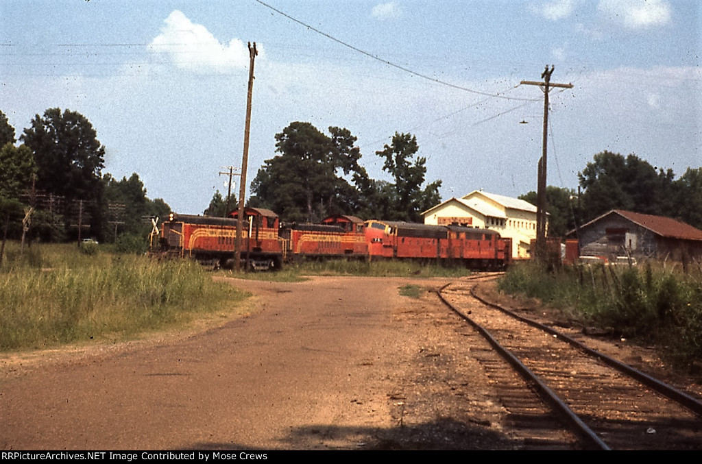 NL&G Train from Hodge arriving Gibsland with leased KCS Funits.